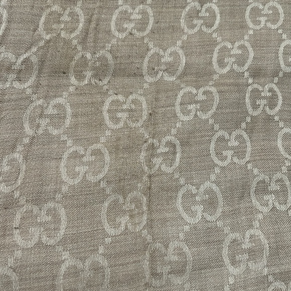 Gucci Beige Monogram Scarf - Picture 2 of 7